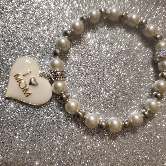 BEAUTIFUL BRACELET FOR MOM. - Picture 2 of 10